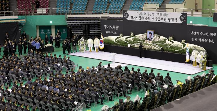 마지막까지 시민 곁에 선 소방관... 희생을 되풀이하지 않으려면 기사 이미지